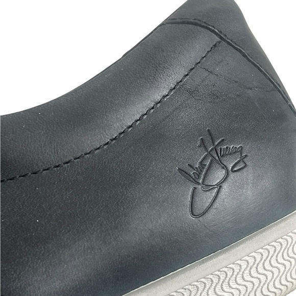 JOHN FLUEVOG soft black color
PERFORATED DERBY SNEAKER size 10 - Picture 11 of 14